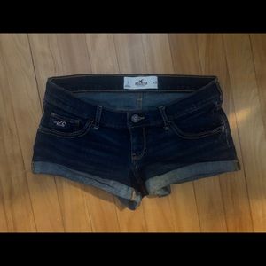 HOLLISTER DARK WASH JEAN SHORTS